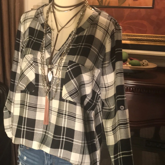 🌺🌼🌸 Skies Are Blue Blouse 🌺🌼🌸 - Picture 5 of 8